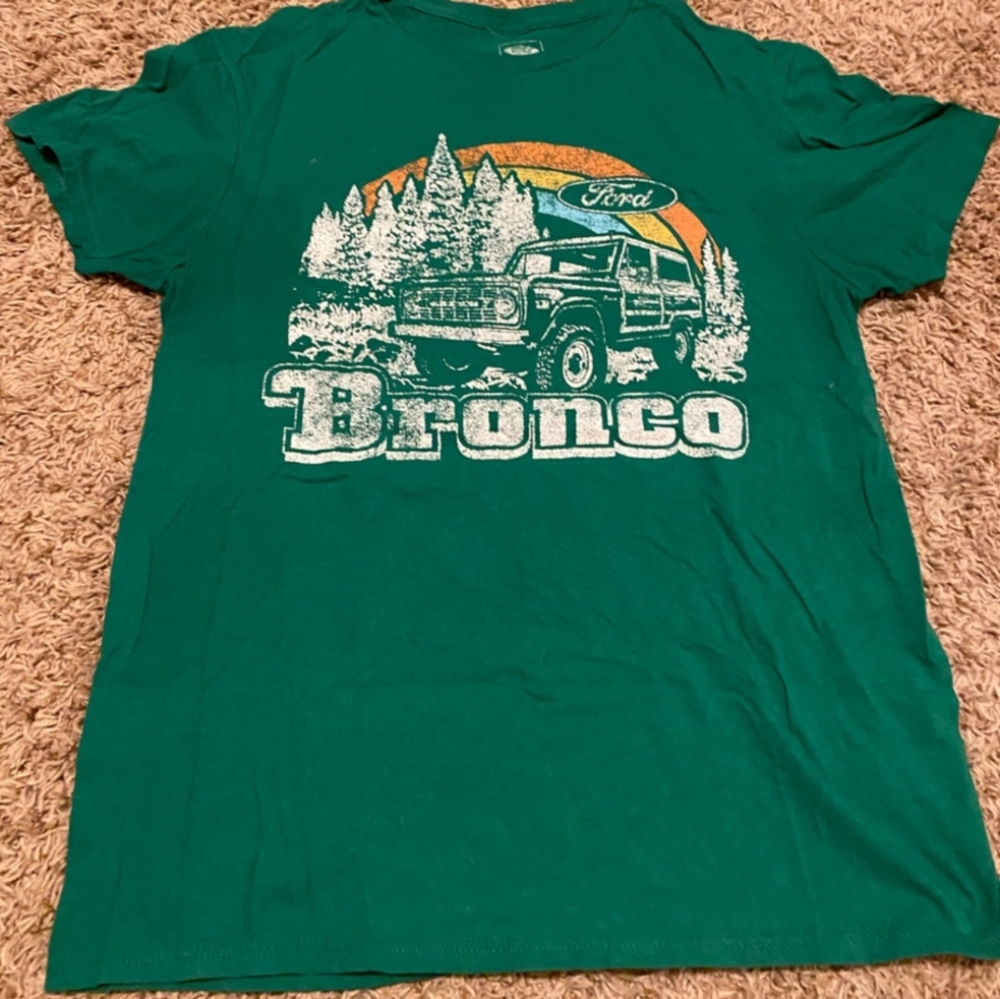 Ford bronco t-shirt green size medium